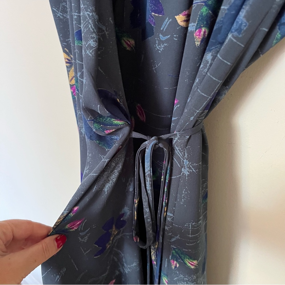 Babaton Wallace Wrap Dress Dark Floral Size XXS - Picture 6 of 9